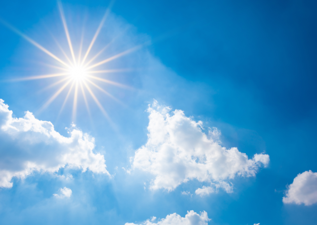 Felle zon in de lucht met wat wolken