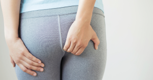 Pukkels op de billen ontstaan vaak door geïrriteerde of ontstoken haarzakjes en zijn meestal geen echte acne.