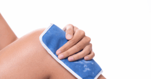 Een ice-pack helpt het snelst om je huid te kalmeren bij een brandende huid